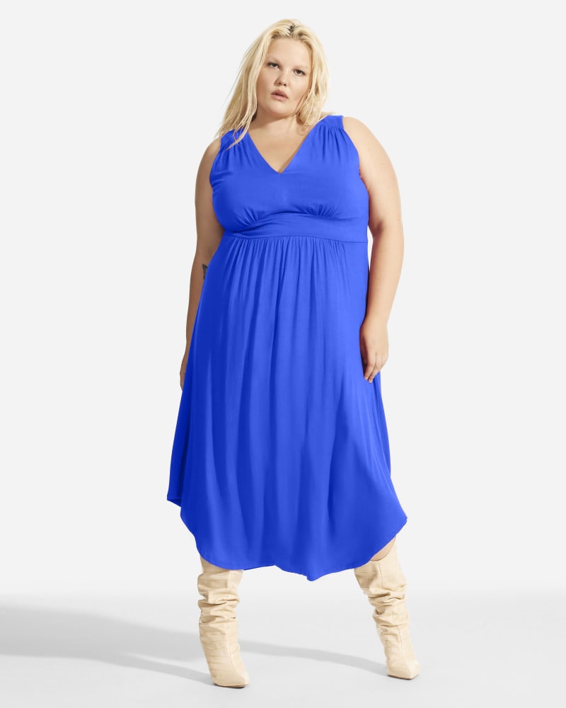 Front of a model wearing a size 1X Destiny Tail Hem Maxi Dress in SPECTRUM BLUE by London Times. | dia_product_style_image_id:270734